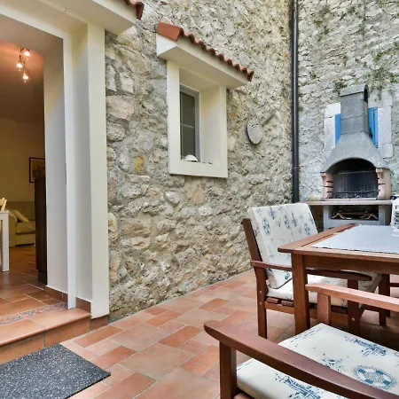 بيت للعطل Mali Dvori By Interhome