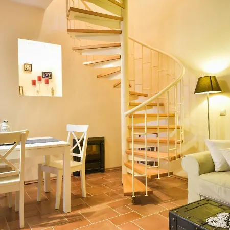 Mali Dvori By Interhome بيت للعطل