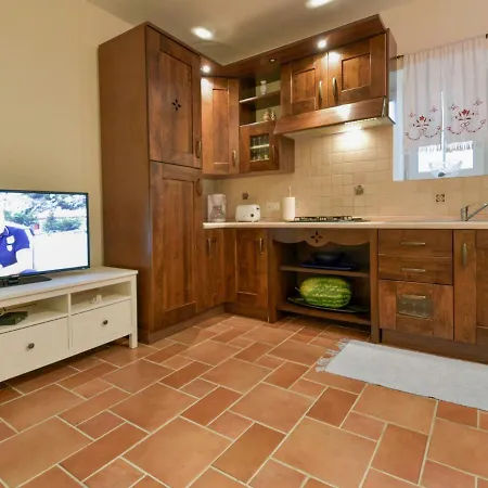 Mali Dvori By Interhome بيت للعطل ديكلو